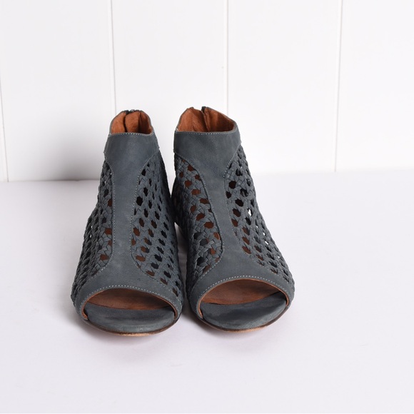 Sundance Women’s Delphia peep toe leather sandals, blue, size EU38/US 7.5 - Picture 3 of 10